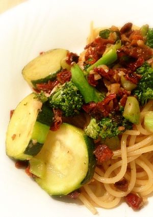 ズッキーニとドライトマトのパスタ-レシピのメイン写真