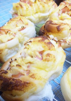 ハムと玉ねぎの総菜パン-レシピのメイン写真