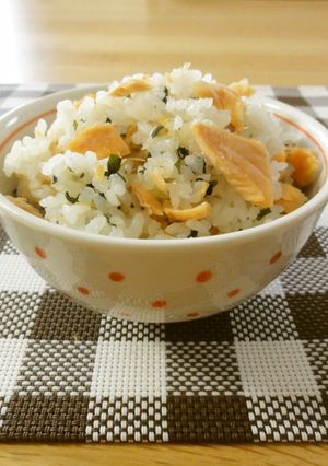 簡単すぎる！！炊き込み☆鮭わかめごはん-レシピのメイン写真