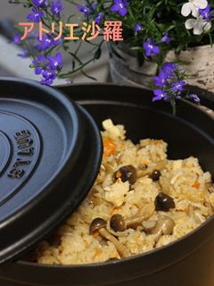 ストウブ鍋♪鶏肉&きのこ炊き込みご飯♪-レシピのメイン写真