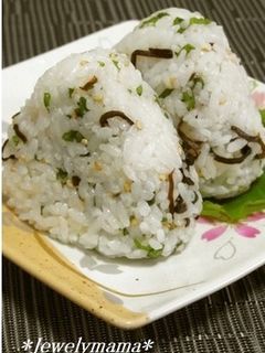 *大葉の香り♪胡麻入り塩昆布のおにぎり*-レシピのメイン写真