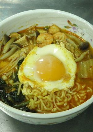 かんたん韓国風 海鮮きのこ鍋-レシピのメイン写真