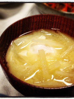 おとし卵と大根のお味噌汁-レシピのメイン写真