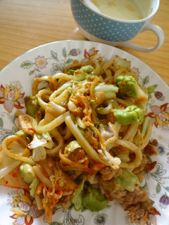 豚キムチうどんアボカドも-レシピのメイン写真