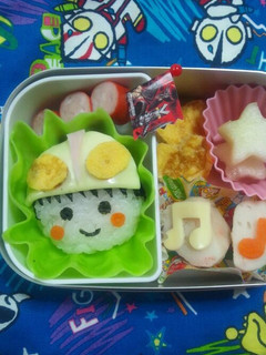 キャラ弁!!ウルトラマンごっこ中の息子♪-レシピのメイン写真