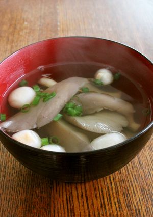 ランチに！ひらたけ手まり麩のすまし汁-レシピのメイン写真