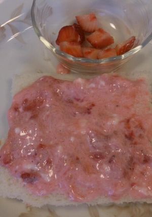 【離乳食】イチゴとヨーグルトのトースト-レシピのメイン写真