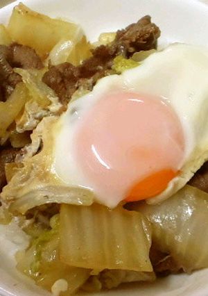 すき焼きのタレで★牛肉、白菜の卵煮丼-レシピのメイン写真