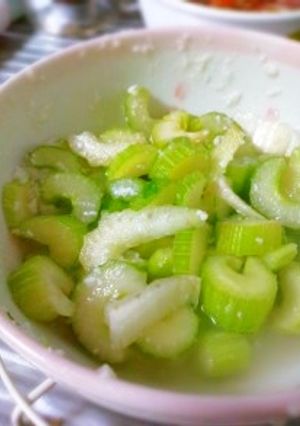 さっぱり♪セロリの塩麹漬け-レシピのメイン写真