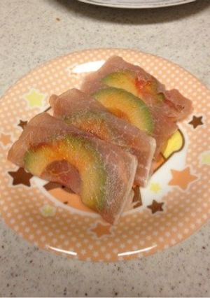 ラー油が決め手♡アボカド生ハムロール♡-レシピのメイン写真