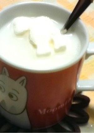 ホットミルクにマシュマロ♪-レシピのメイン写真