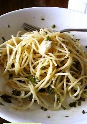 バジルとモッツァレラのペペロンチーノ-レシピのメイン写真