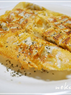粉チーズで簡単*羽根つき餃子♫-レシピのメイン写真