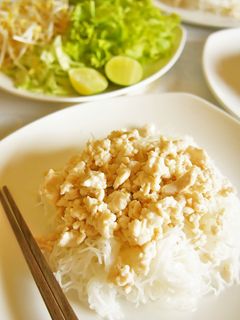 米麺とチキンの冷麺風@カンボジア-レシピのメイン写真