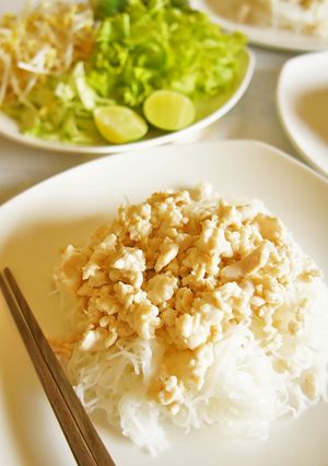 米麺とチキンの冷麺風＠カンボジア-レシピのメイン写真
