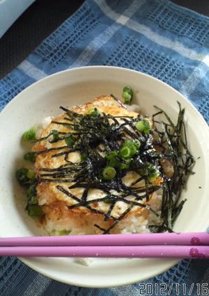 ごま油で香ばしい目玉焼きどんぶり-レシピのメイン写真
