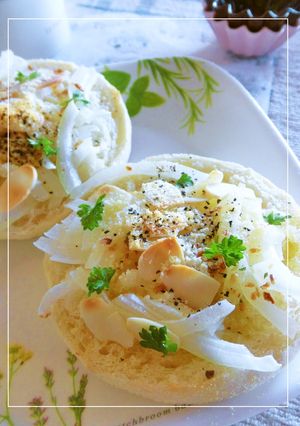 ＊玉葱満喫＊　ガーリック風味トースト-レシピのメイン写真