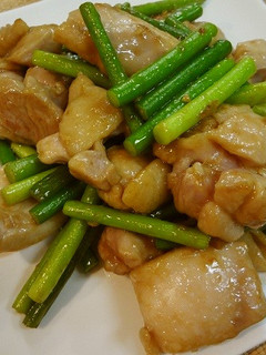 鶏肉とにんにくの芽のバターしょうゆ炒め-レシピのメイン写真