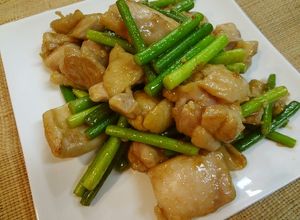 鶏肉とにんにくの芽のバターしょうゆ炒め-レシピのメイン写真