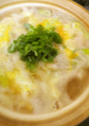 土鍋で卵、白菜、長ねぎ入り雑炊-レシピのメイン写真