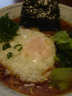 みんな大好き目玉焼きのっけてラーメン-レシピのメイン写真
