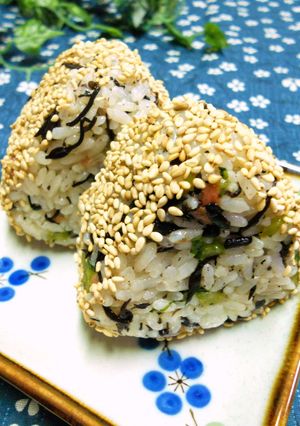 梅ひじきと野沢菜のおにぎり-レシピのメイン写真