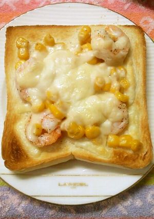 エビとコーンのマヨチーズトースト♪-レシピのメイン写真