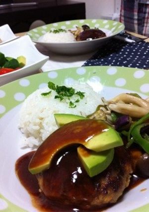 アボカドのせた簡単ハンバーグ☻-レシピのメイン写真