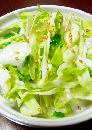 居酒屋の味☆豆苗とキャベツの塩麹サラダ-レシピのメイン写真