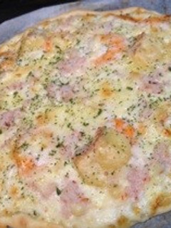 かにとエビのクリームグラタンピザ-レシピのメイン写真