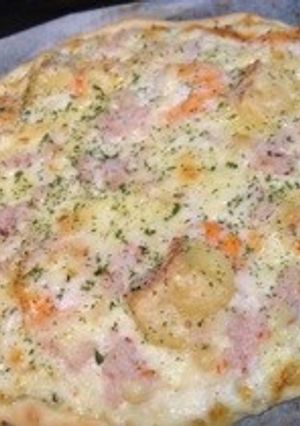 かにとエビのクリームグラタンピザ-レシピのメイン写真