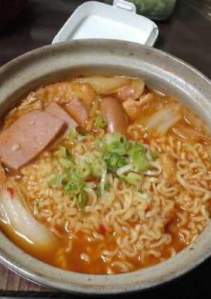 チゲ風土鍋ラーメン-レシピのメイン写真