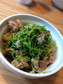 カンタン♪豆苗と豚肉の炒め物-レシピのメイン写真