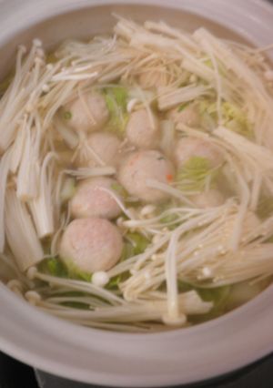 土鍋で白菜と鶏肉団子煮-レシピのメイン写真
