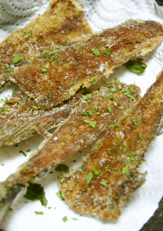 捨てちゃだめっ☆秋刀魚の骨せんべい-レシピのメイン写真