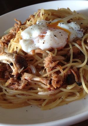 ツナとキノコのパスタ温玉乗せ-レシピのメイン写真