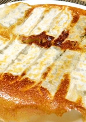 たっぷり野菜の簡単ヒダなし羽根つき餃子♪-レシピのメイン写真
