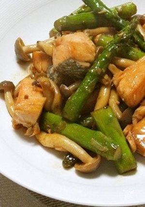 鮭とアスパラのバター醤油炒め♪-レシピのメイン写真