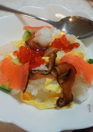 簡単、節約だけど豪華な散らし寿司-レシピのメイン写真