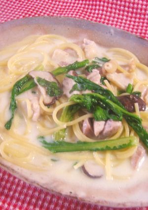 鶏モモと春菊のクリームスープパスタ-レシピのメイン写真