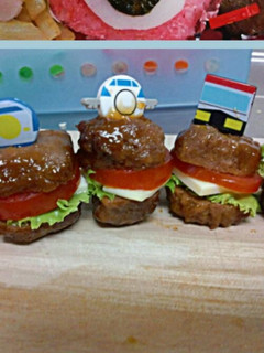 ミートボールでミニバーガー⊂(^(工)^-レシピのメイン写真