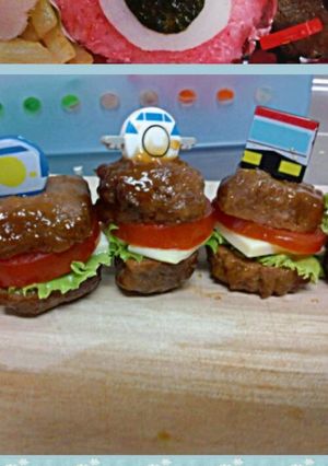 ミートボールでミニバーガー⊂(^(工)^-レシピのメイン写真