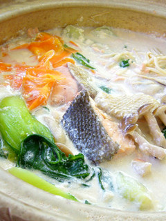 鶏味塩 de 秋鮭と牡蠣の豆乳鍋-レシピのメイン写真