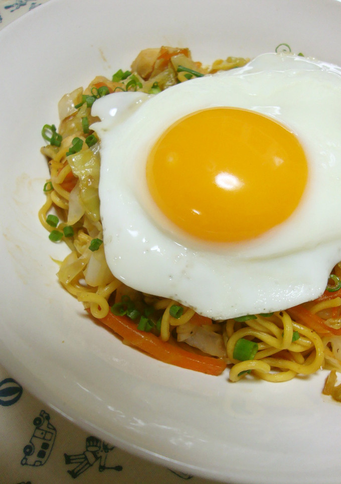目玉焼きのっけて焼きそば-レシピのメイン写真