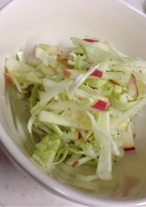 りんごとキャベツの塩麹サラダ-レシピのメイン写真
