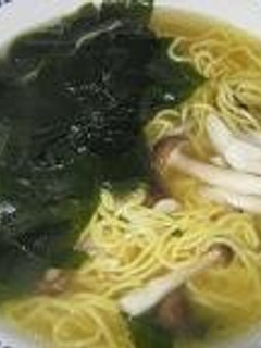 包丁要らずのワカメとシメジラーメン-レシピのメイン写真