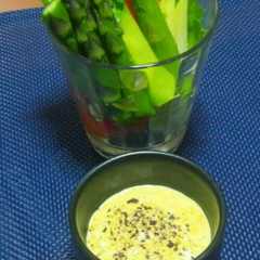 รูปของ 野菜スティックに♪カレークリチディップ☆