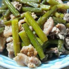รูปของ にんにくの芽と豚肉炒め