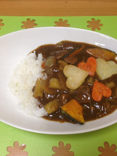 油焼きしたじゃが芋をカレーにのせました-レシピのメイン写真