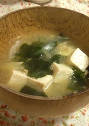 祖母の味＊豆腐とわかめの味噌汁-レシピのメイン写真